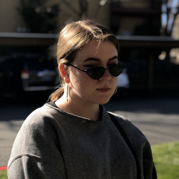 Meet your Posher, Sierra - Picture 1 of 1